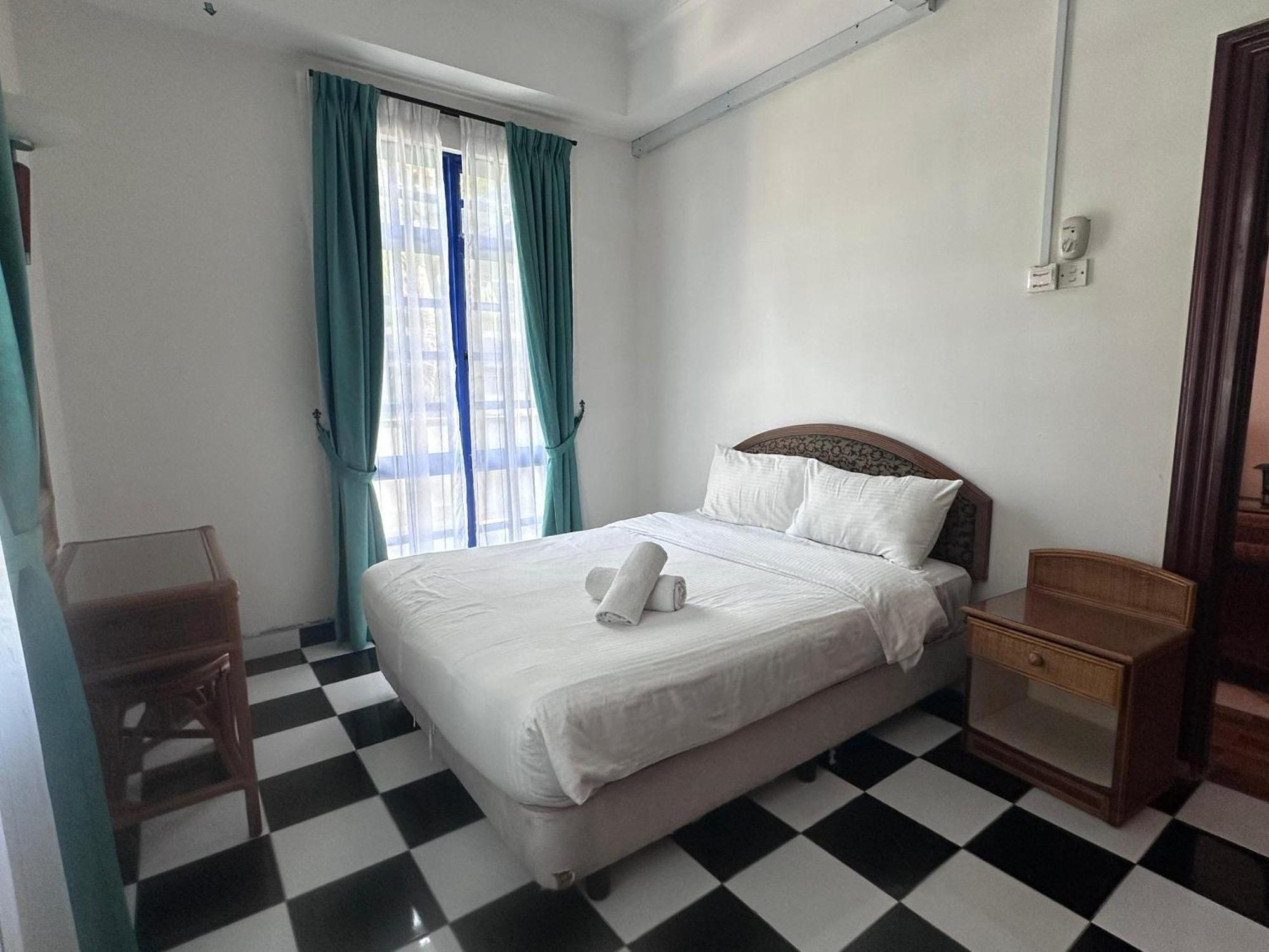 Long Sands Aparthotel